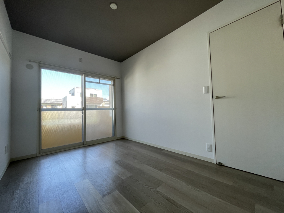 こちらは北側の洋室5.6帖