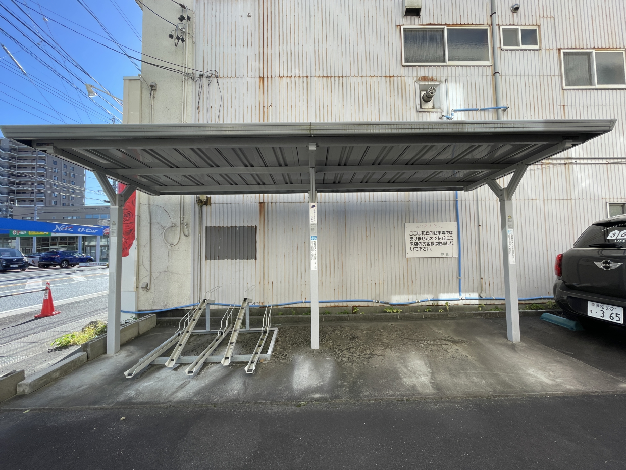 駐輪場は屋根付き