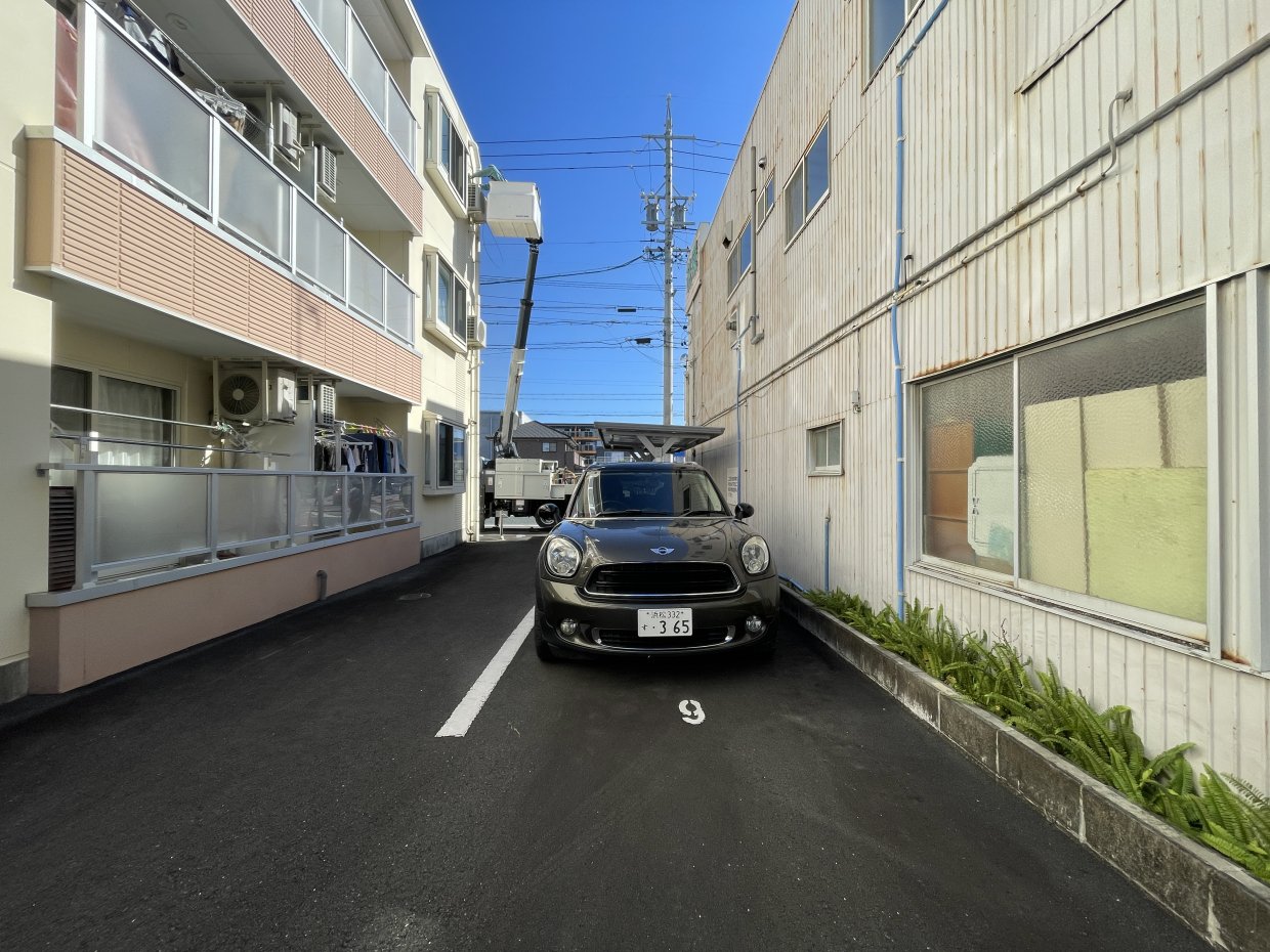 駐車場は奥まった区画なので停めるのに慣れが必要かも