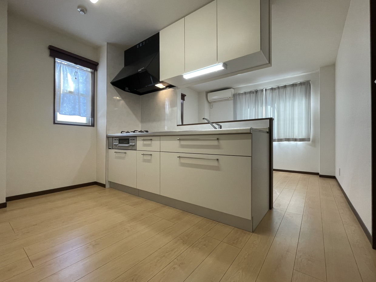 LDKの中心にはどどんと立派な対面システムキッチン