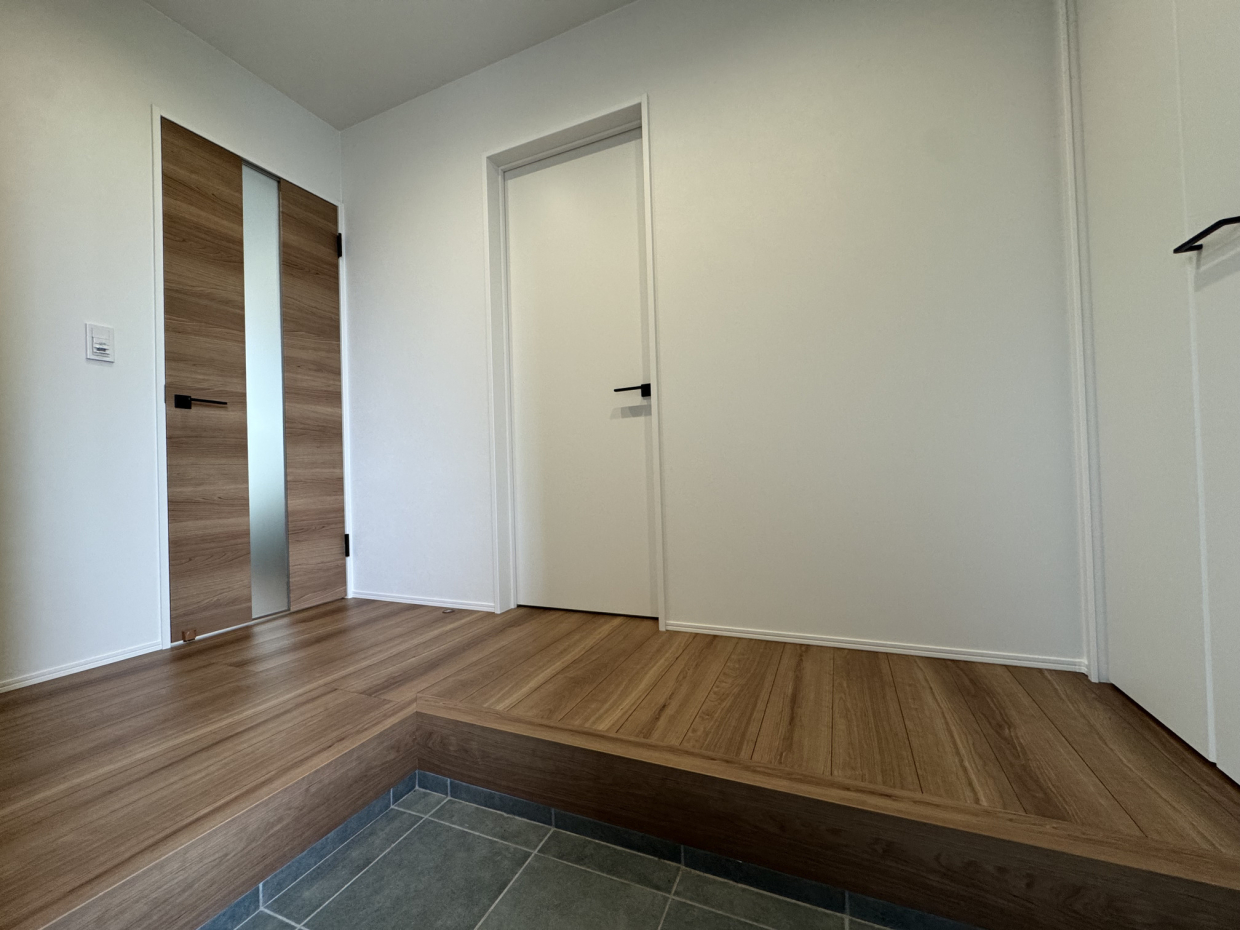 玄関先は広々している