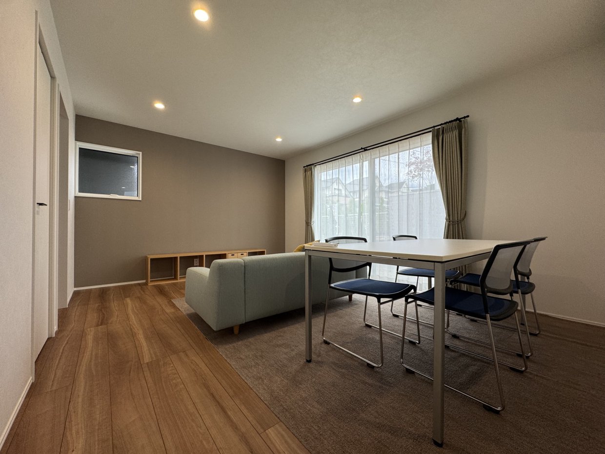 リビングの照明はダウンライトですっきり