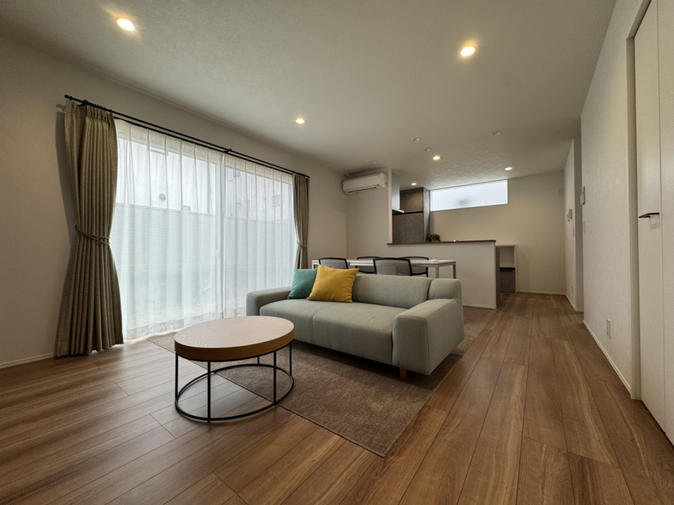 リビングの掃き出し窓は大きめ