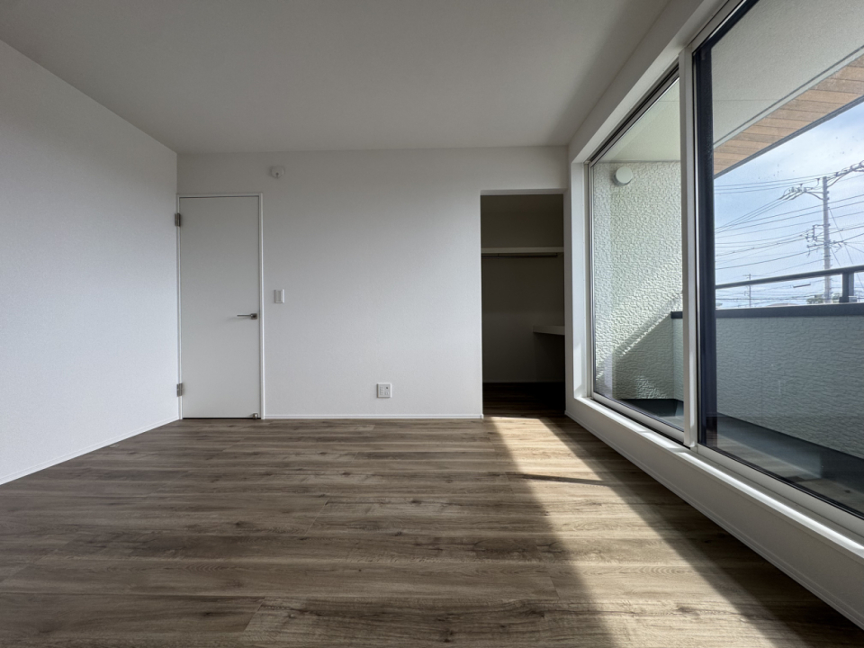 2階の主寝室にはバルコニーもある