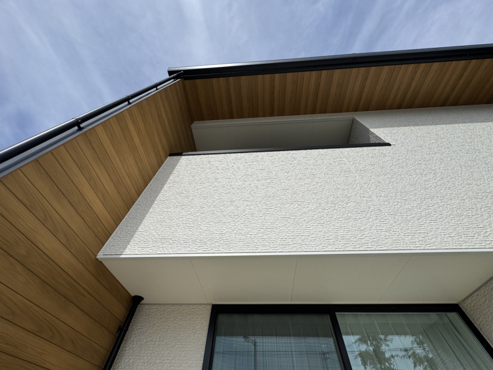 軒天のこの感じ、西海岸風のデザインでgood