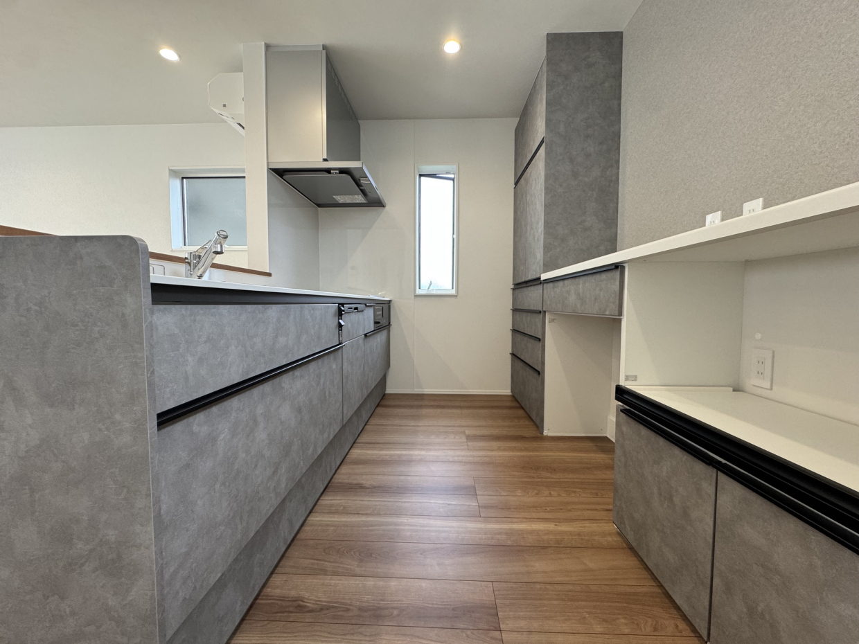 カップボードもあり、収納にも困りません。