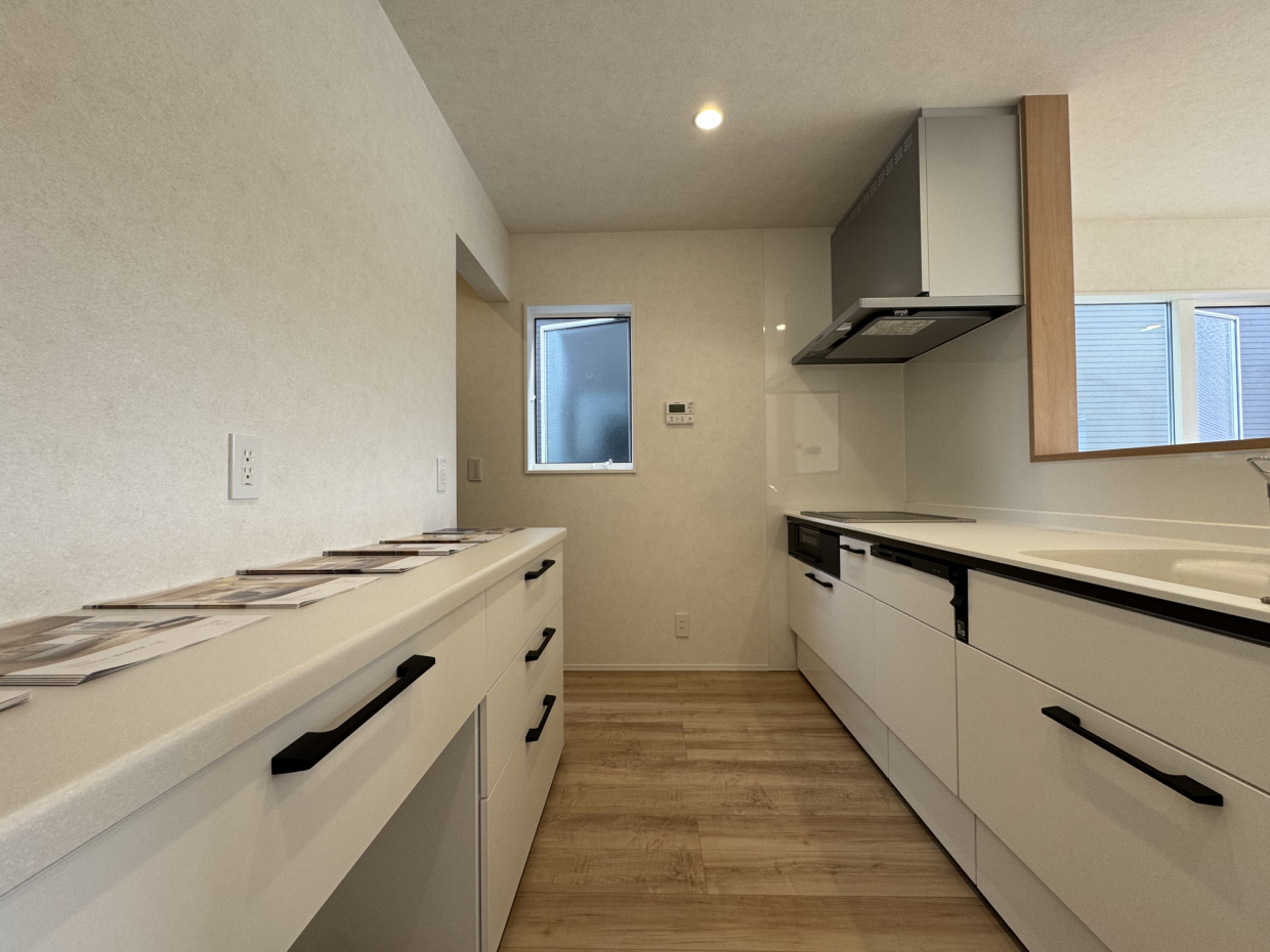 キッチンはカップボード付きのキッチン