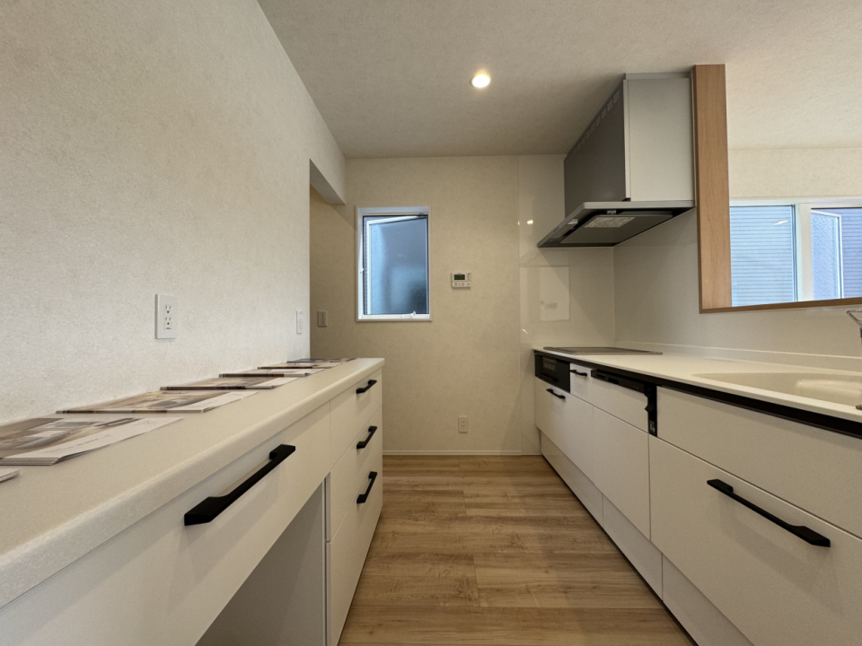 キッチンはカップボード付きのキッチン