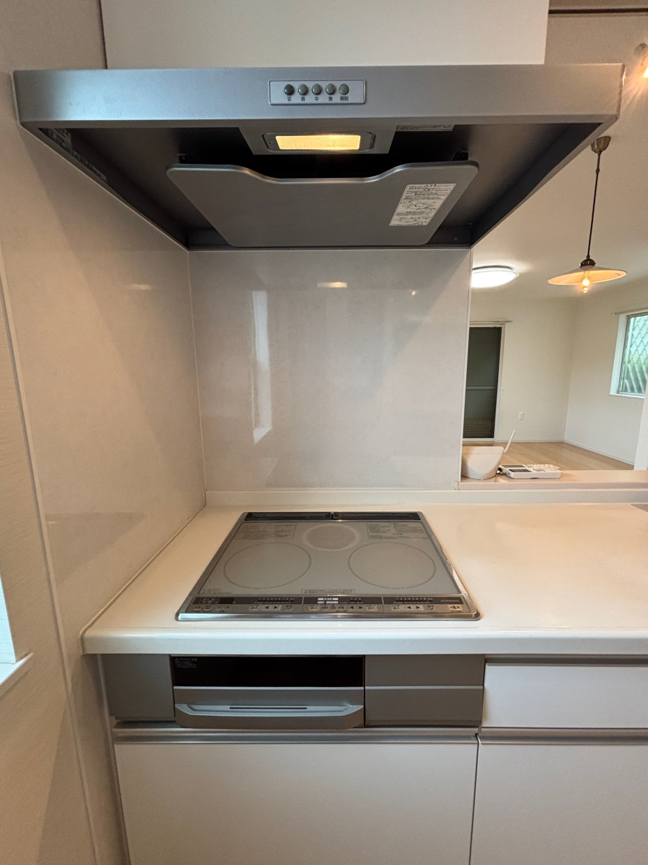 掃除のしやすいIHコンロが3口