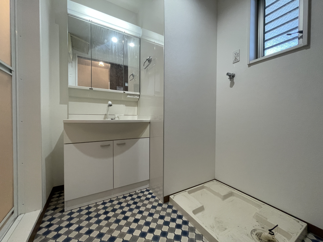 脱衣所にも窓があるので自然換気が出来るのはポイント高い