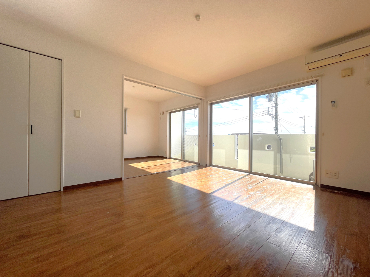 最上階角部屋で日当たりのいいお部屋です