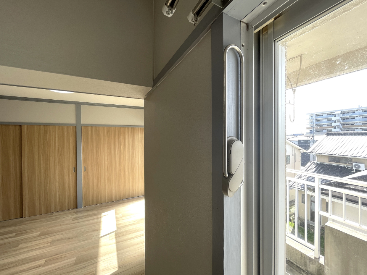 室内物干し用の設備あり。普段はしまっておけます