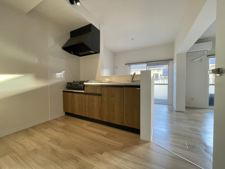 キッチンスペースは小上がりになっていてステージのよう