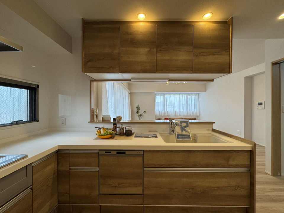 吊り戸も付いていて収納力を確保