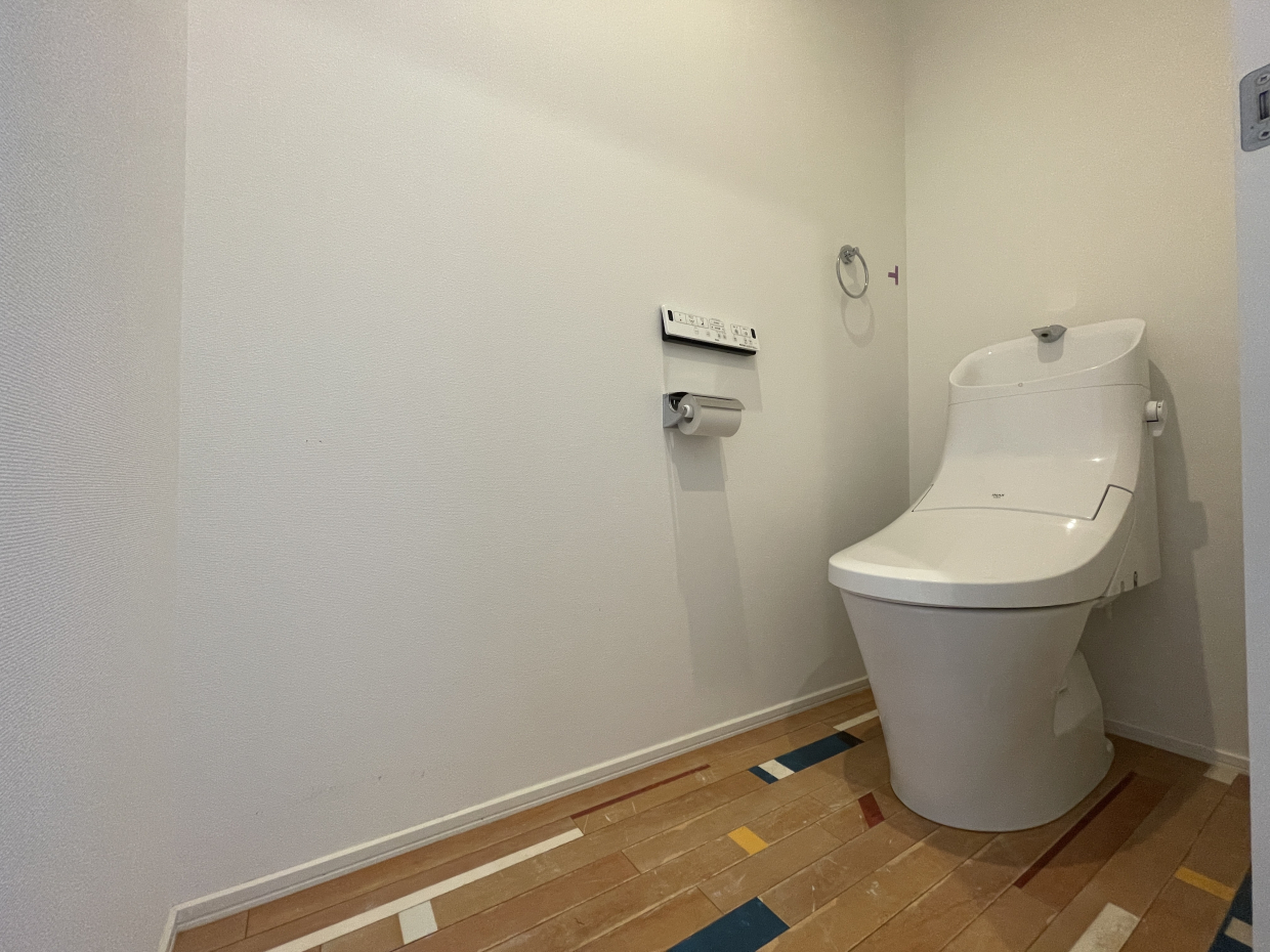 トイレ。脱衣洗面所と同じフロア