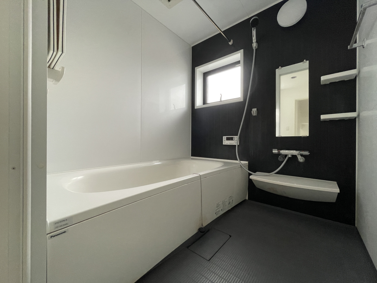 浴室。ゆったりくつろげる一坪風呂がうれしい