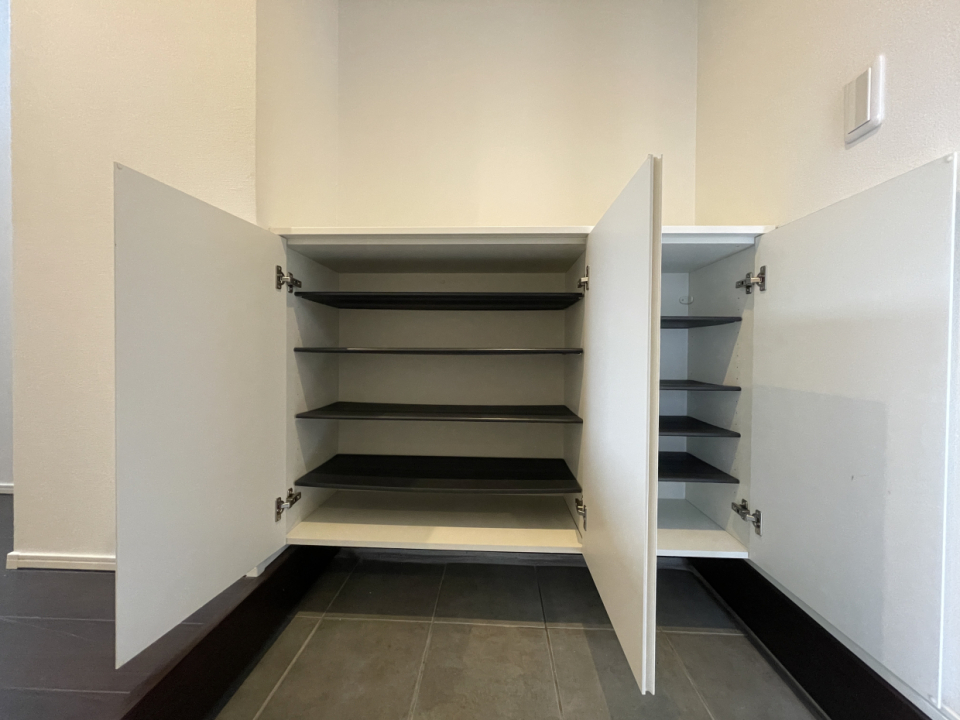 玄関収納。家族にはちょっと小さめかも