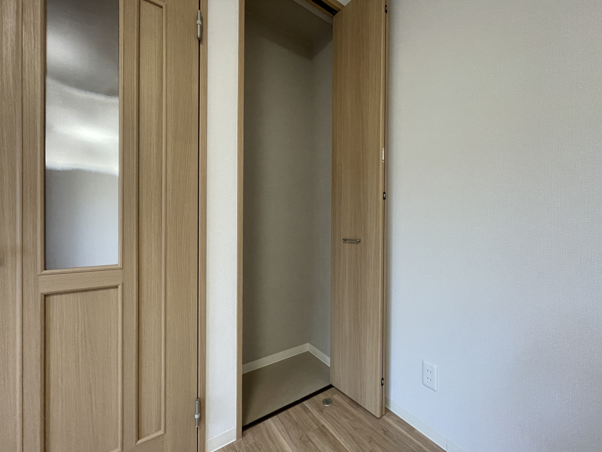 扉側の2つめの収納