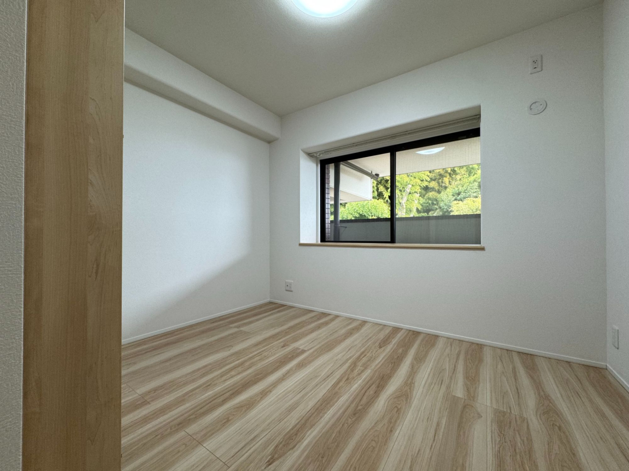 もう一つの北側の洋室