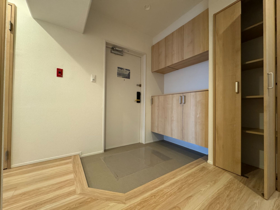 玄関ホールは広々した作り