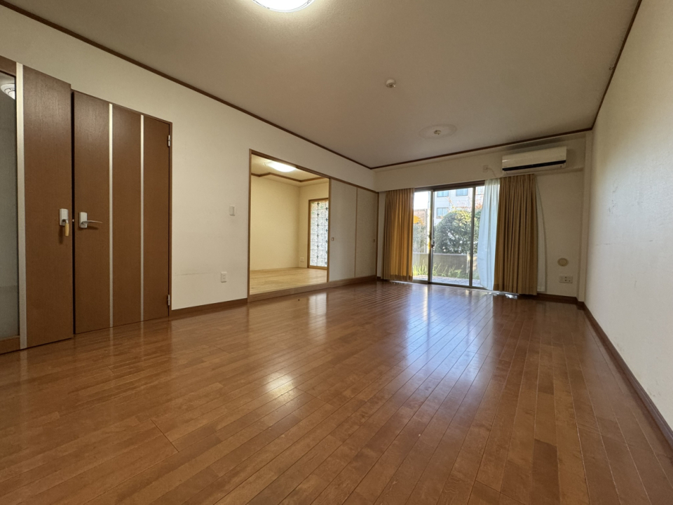 約14帖あるリビングダイニングスペース