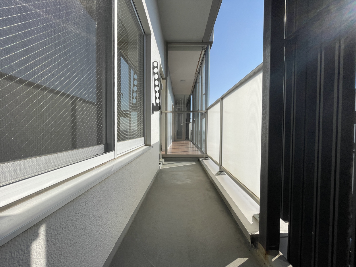 洋室側のバルコニー