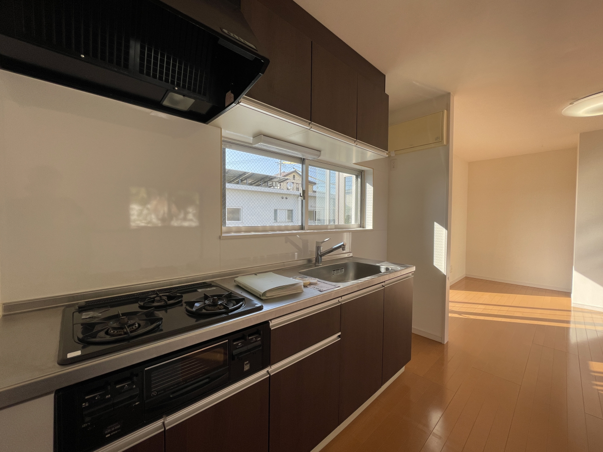 窓の外を眺めながらお料理