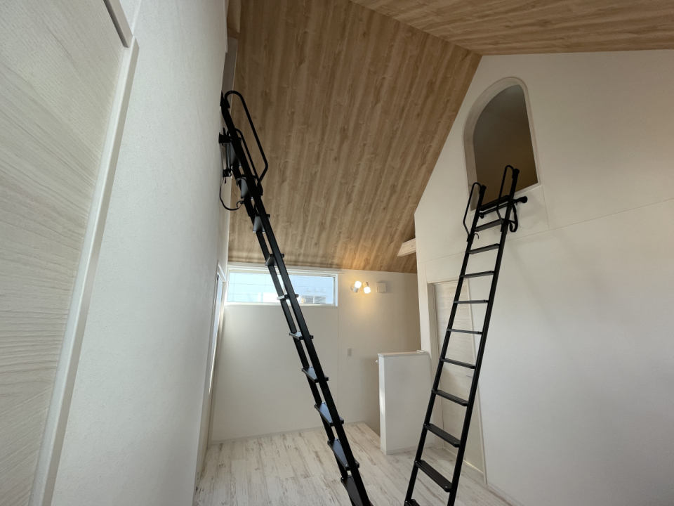 秘密の部屋へつづく