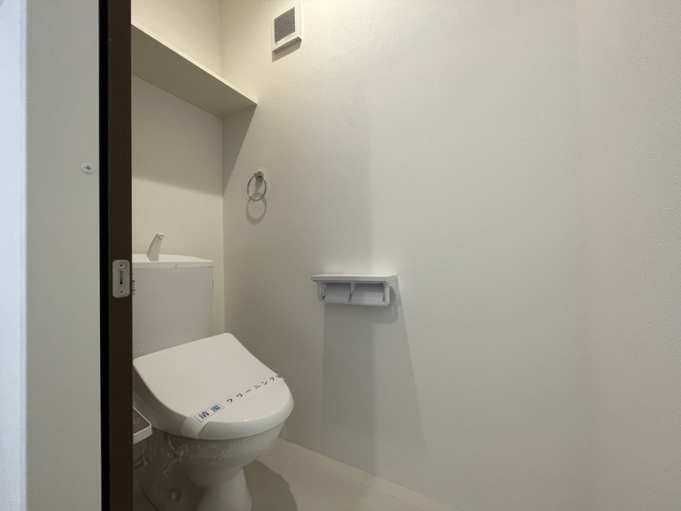トイレは棚付き