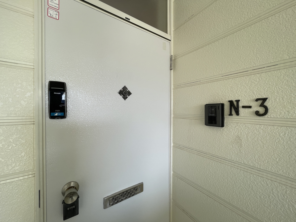 ちょっとレトロなドア