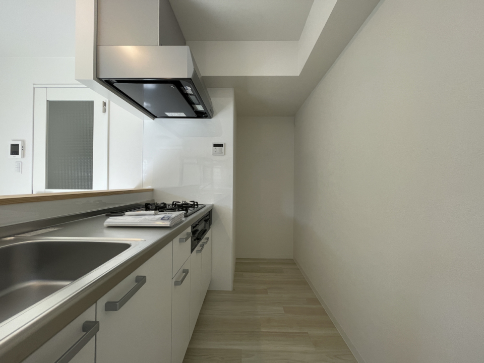 キッチン奥が冷蔵庫置き場