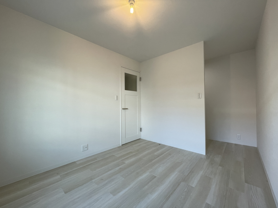 壁のむこうは…