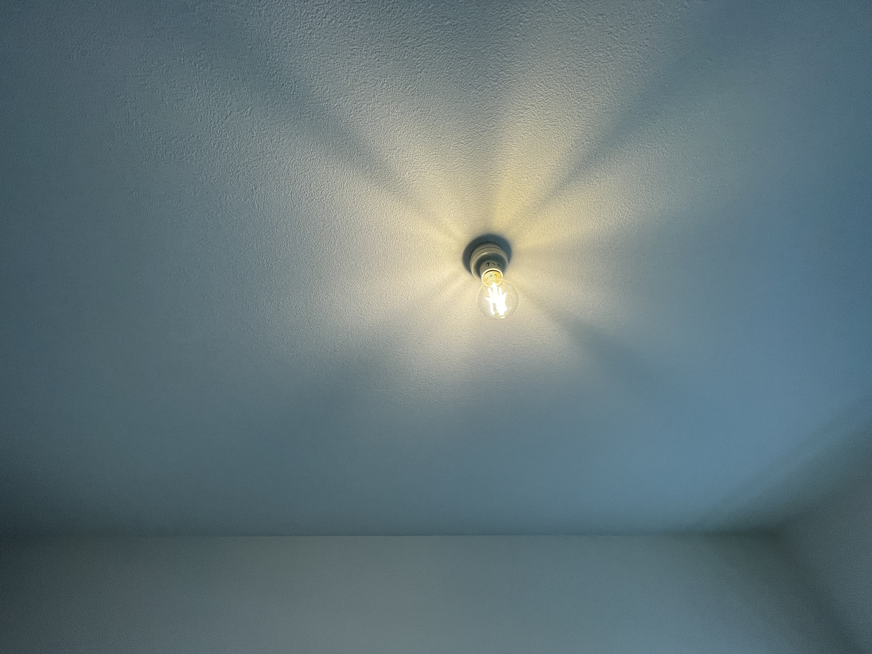 裸電球がお洒落度UP