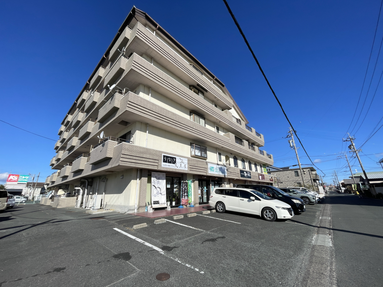 5階建てのマンションの最上階です