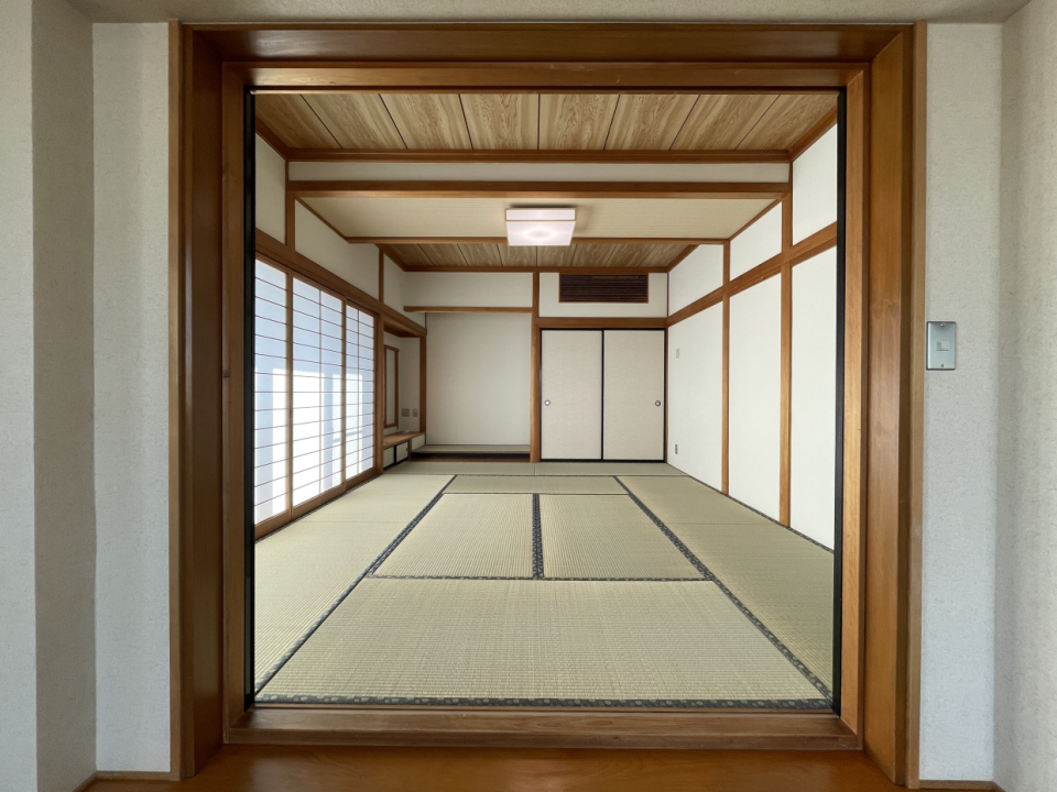障子を開ければリビングと隣の和室を繋げて使うことも可能