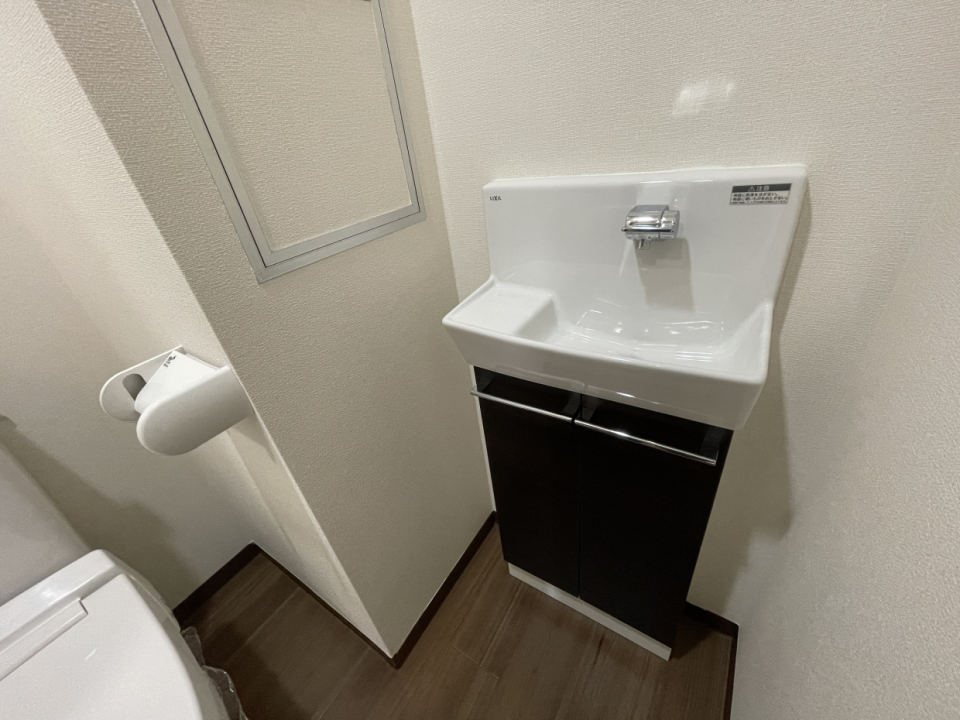 トイレ内に手洗い場があります
