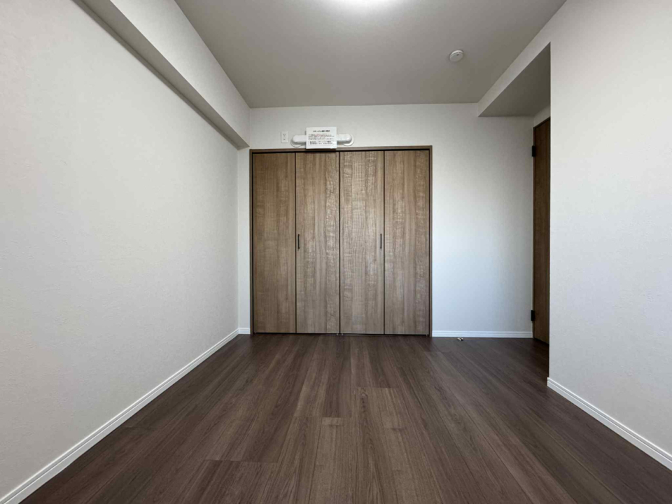 北側5.1帖の洋室