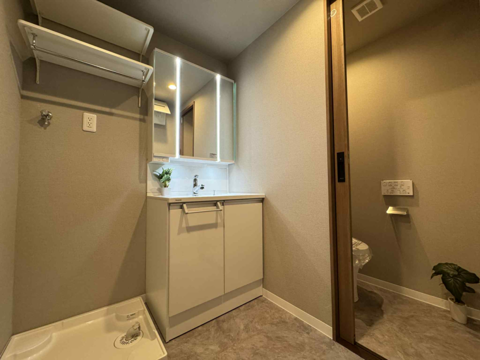 洗面脱衣所の中にトイレがある