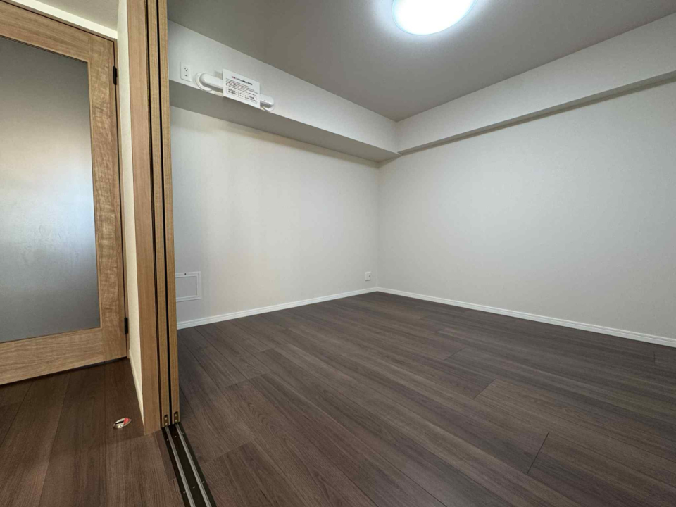 リビングの隣の洋室5.9帖のお部屋