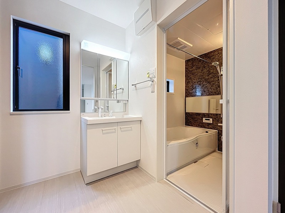 洗面スペースも広々です