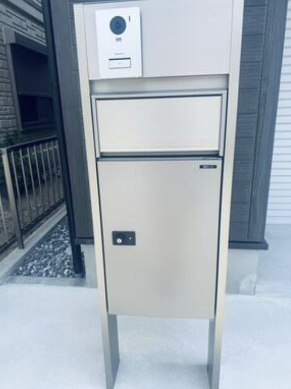 宅配BOXもスタイリッシュ