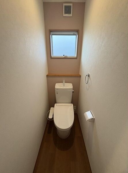 温水洗浄便座付きのトイレ