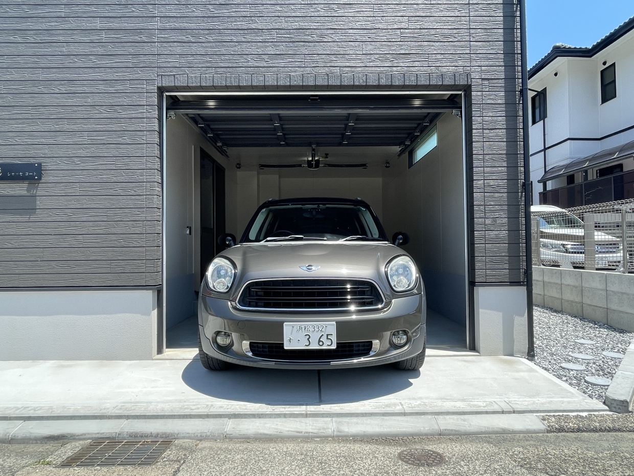 ミニクーパーを入れてみます。