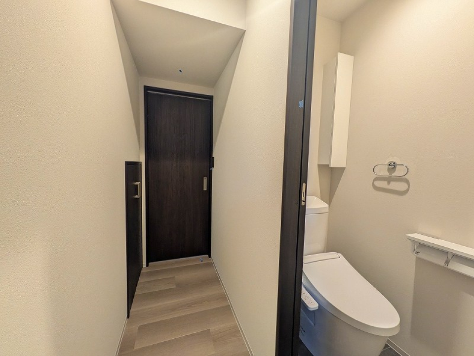 トイレは上下にひとつづつ。