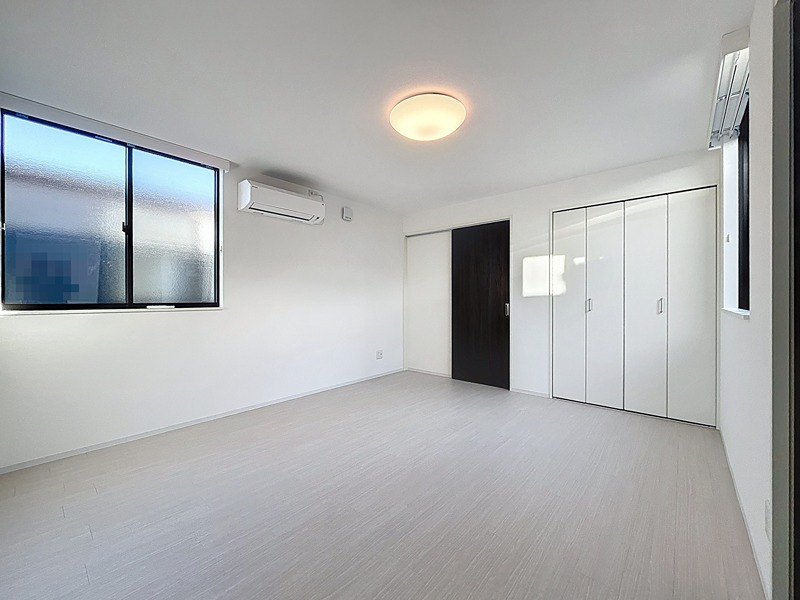 こちらのライトは暖色系