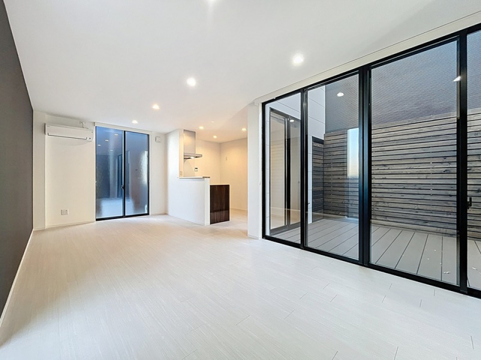 複層ガラスで耐久性があります◎