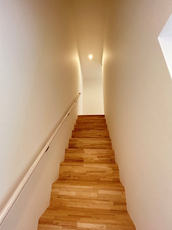 階段を上がると&hellip;