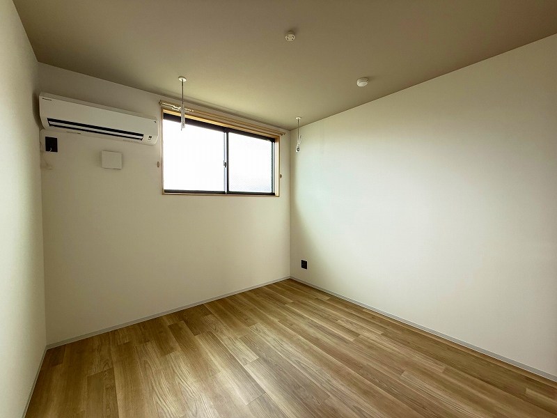 こちらは6帖の洋室