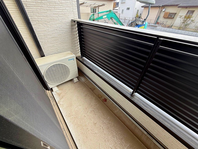 雨が降ったら室内物干しがあるので安心、あとで見せますね