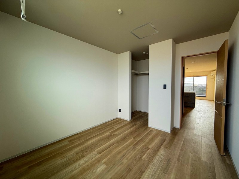 寝室はこちらへ